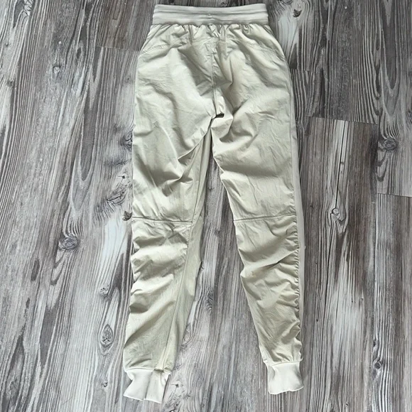 Lululemon Beyond the Studio 7/8 Jogger Trench - Picture 2 of 12